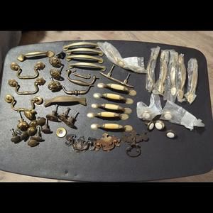 Lot of 48 handles (pulls)